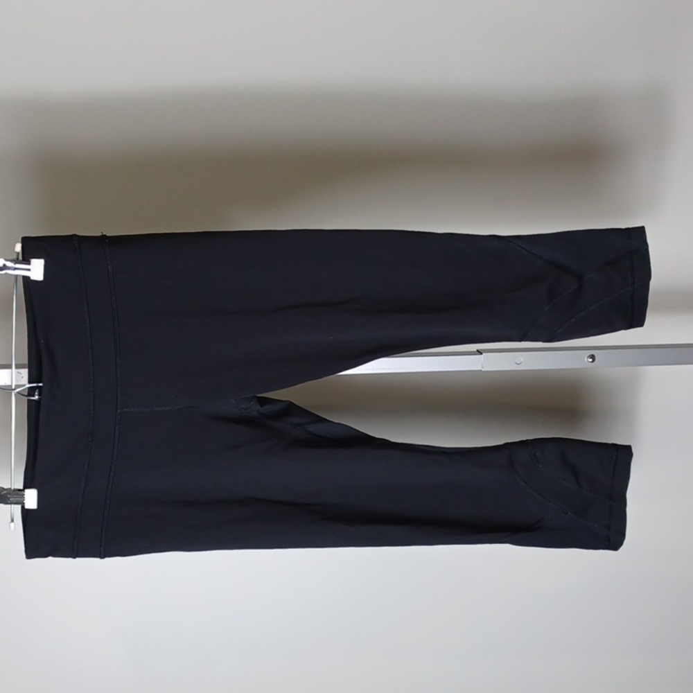 Lululemon Black Crop Capri Leggings, size 8